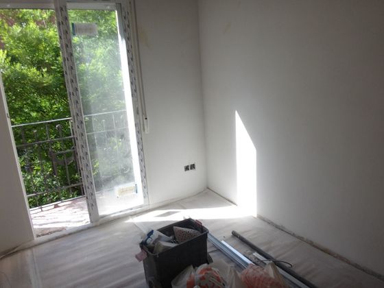 Foto 1 de Pis en lloguer a Guindalera de 2 habitacions amb mobles i balcó