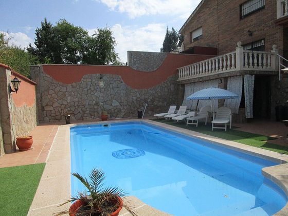 Foto 1 de Xalet en venda a Mejorada del Campo de 6 habitacions amb terrassa i piscina