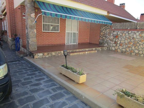 Foto 2 de Casa en venda a Velilla de San Antonio de 5 habitacions amb terrassa i garatge