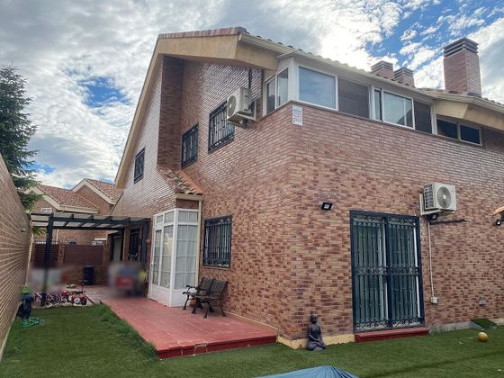 Foto 2 de Casa en venda a Loeches de 4 habitacions amb terrassa i garatge
