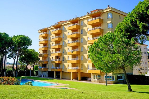 Foto 1 de Venta de piso en calle Pi i Margall de 3 habitaciones con terraza y piscina