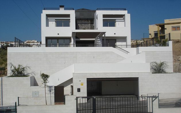 Foto 1 de Venta de chalet en calle Los Olivos de 4 habitaciones con terraza y piscina