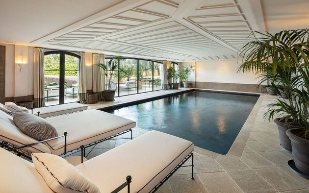Foto 2 de Venta de chalet en Lomas de Marbella Club - Puente Romano de 16 habitaciones con terraza y piscina