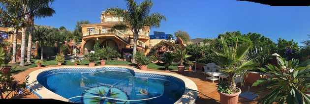 Foto 2 de Casa adossada en venda a Cotomar - Urbanizaciones de 7 habitacions amb terrassa i piscina