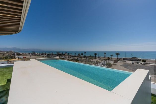 Foto 2 de Venta de ático en Playamar de 2 habitaciones con terraza y piscina