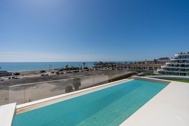 Foto 1 de Àtic en venda a Playamar de 2 habitacions amb terrassa i piscina
