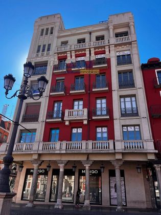 Foto 2 de Piso en venta en Centro - Valladolid de 7 habitaciones con balcón y calefacción