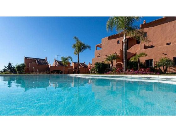 Foto 1 de Pis en venda a calle Los Lagos de Santa Maria Golf de 3 habitacions amb terrassa i piscina
