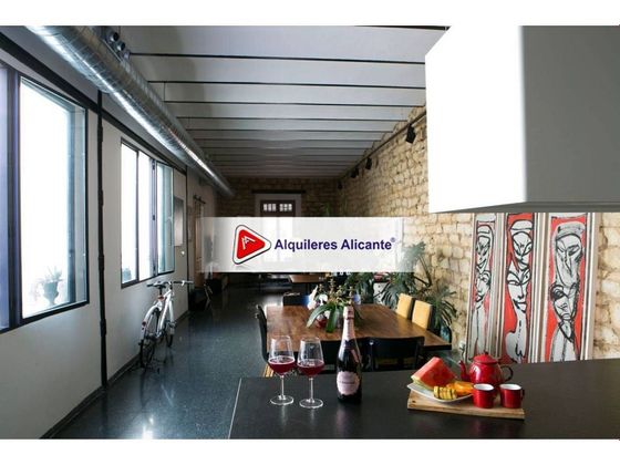 Foto 1 de Alquiler de piso en Centro - Alicante de 1 habitación con terraza y aire acondicionado