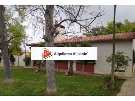 Foto 2 de Chalet en venta en Vistahermosa de 3 habitaciones con terraza y garaje