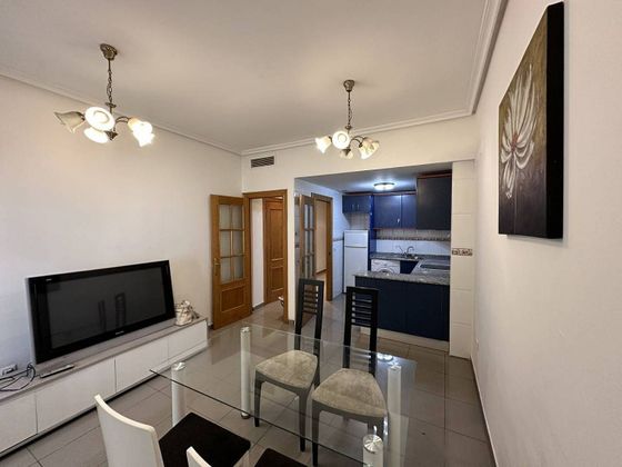 Foto 1 de Alquiler de piso en Campoamor de 2 habitaciones con terraza y muebles