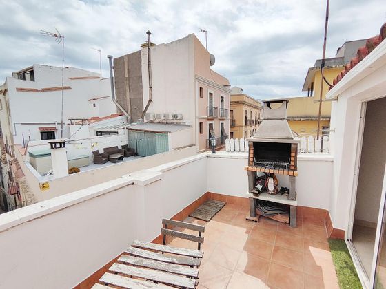 Foto 1 de Casa en venda a Centre Vila de 3 habitacions amb terrassa i garatge