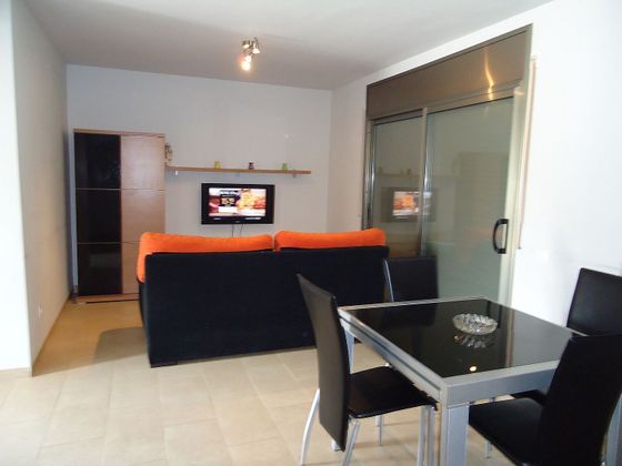Foto 2 de Casa adossada en venda a avenida Teruel de 3 habitacions amb terrassa i piscina
