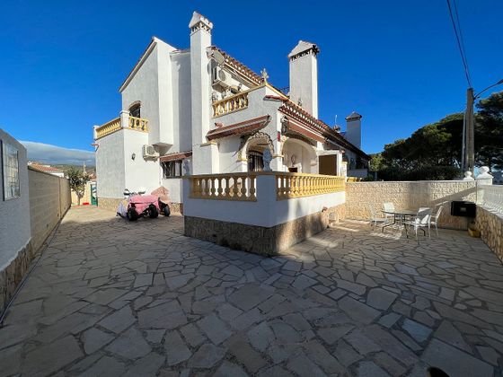 Foto 1 de Casa en venda a calle Del Déu Horus de 3 habitacions amb terrassa i piscina