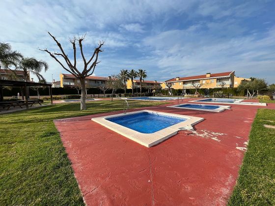 Foto 1 de Casa adosada en venta en urbanización Casalot de 3 habitaciones con terraza y piscina