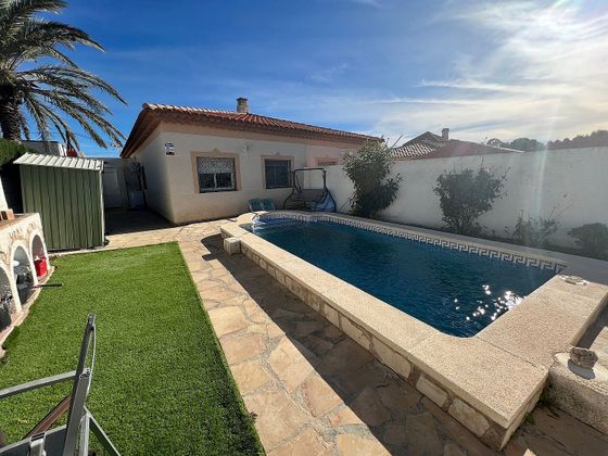Foto 1 de Casa en venda a avenida Califòrnia de 3 habitacions amb piscina i jardí
