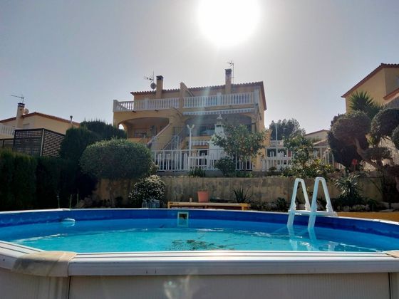 Foto 1 de Chalet en venta en urbanización Vanessa Park de 3 habitaciones con terraza y piscina