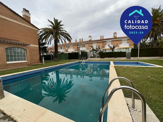 Foto 1 de Casa adossada en venda a avenida Vilafortuny de 3 habitacions amb terrassa i piscina