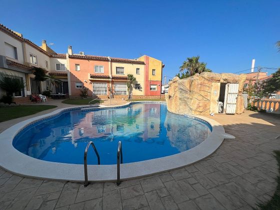 Foto 1 de Venta de casa adosada en calle Ciudad Real de 3 habitaciones con terraza y piscina