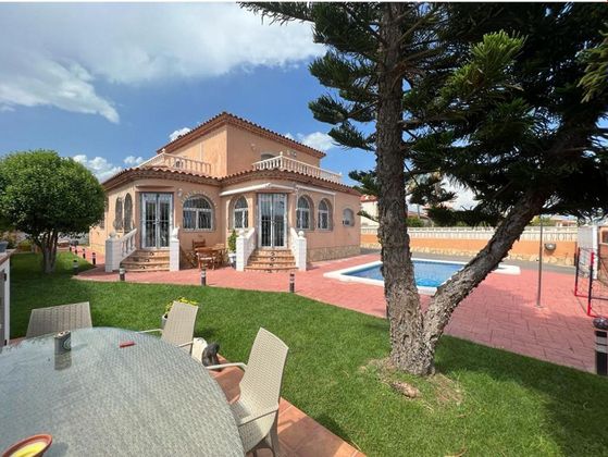 Foto 1 de Venta de chalet en avenida Costa del Zefir de 3 habitaciones con terraza y piscina