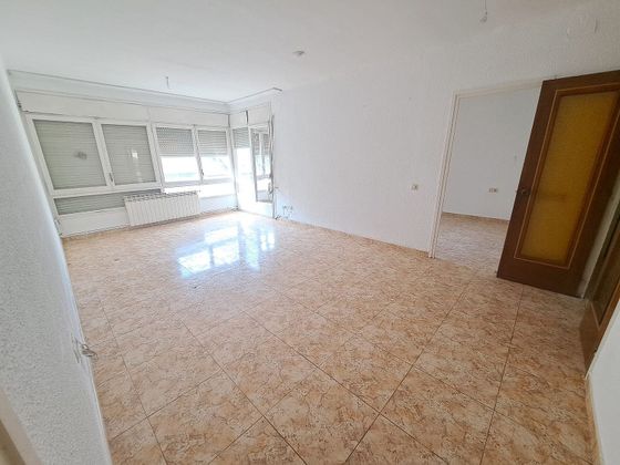 Foto 2 de Venta de piso en Sant Julià - El Pla del Diable de 3 habitaciones con terraza y calefacción
