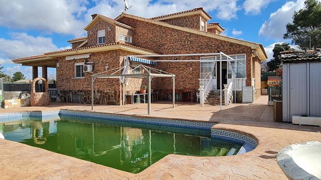 Foto 1 de Xalet en venda a Nuevo Baztán - pueblo de 6 habitacions amb piscina i garatge