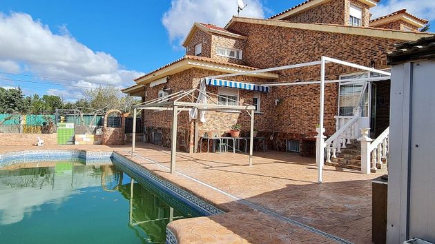 Foto 2 de Xalet en venda a Nuevo Baztán - pueblo de 6 habitacions amb piscina i garatge