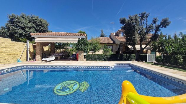 Foto 1 de Xalet en venda a Eurovillas de 5 habitacions amb piscina i garatge