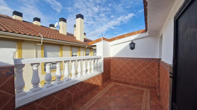 Foto 1 de Casa en venda a Campo Real de 3 habitacions amb terrassa i calefacció
