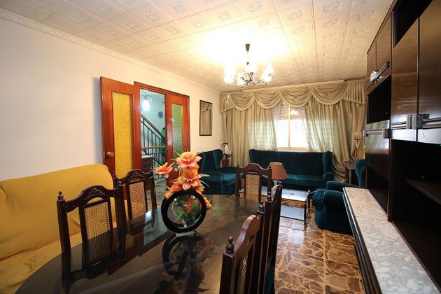 Foto 2 de Casa adossada en venda a Los Barreros de 5 habitacions amb terrassa i garatge