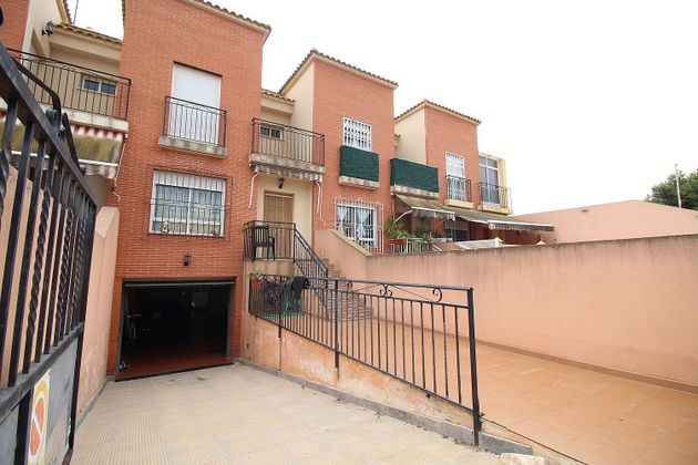 Foto 1 de Casa adossada en venda a Los Barreros de 3 habitacions amb terrassa i jardí