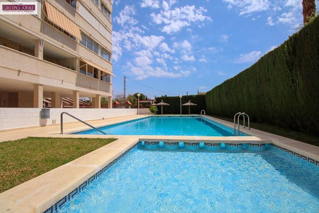 Foto 2 de Pis en venda a avenida Dep Miriam Blasco de 3 habitacions amb terrassa i piscina