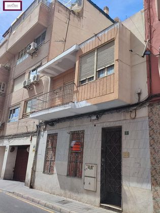 Foto 1 de Piso en venta en calle Montero Ríos de 4 habitaciones con terraza y jardín