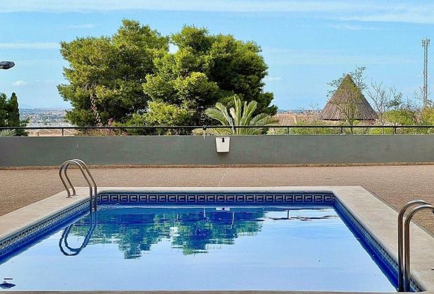 Foto 2 de Pis en venda a Centro - Torrevieja de 1 habitació amb terrassa i piscina