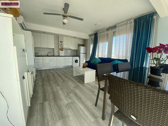 Foto 2 de Piso en alquiler en avenida De Villajoyosa de 2 habitaciones con terraza y muebles