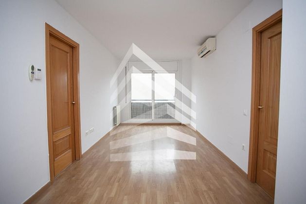 Foto 1 de Venta de piso en El Palau - Escorxador de 2 habitaciones con terraza y balcón