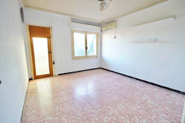 Foto 1 de Venta de piso en calle Luis Galiana de 4 habitaciones con terraza