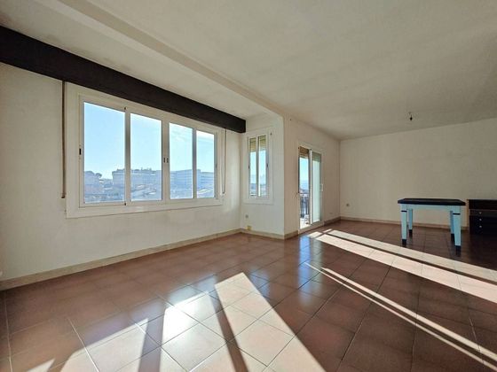 Foto 1 de Ático en venta en Sagrada Familia de 3 habitaciones con terraza y balcón