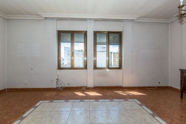 Foto 2 de Pis en venda a avenida Ordoño II de 3 habitacions amb calefacció i ascensor