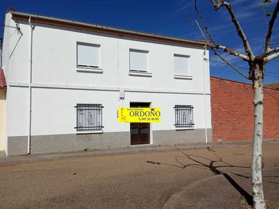 Foto 1 de Casa en venda a Pozuelo del Páramo de 7 habitacions amb terrassa i garatge