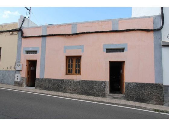 Foto 1 de Casa en venta en Moya de 8 habitaciones con terraza