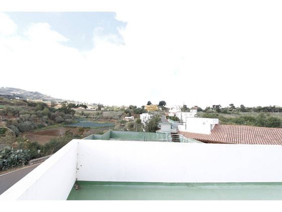Foto 2 de Casa adosada en venta en Santa María de Guía de 4 habitaciones con garaje y jardín