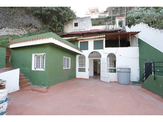 Foto 1 de Casa en venda a Moya de 3 habitacions amb terrassa i jardí