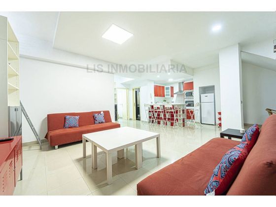Foto 2 de Alquiler de piso en calle Américo Vespucio de 2 habitaciones con muebles