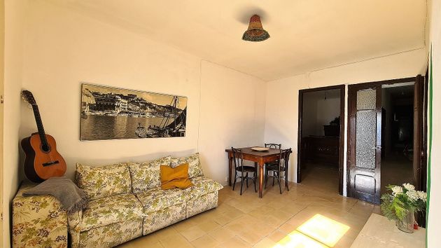 Foto 2 de Casa en venda a travesía Castella de 5 habitacions amb jardí i balcó