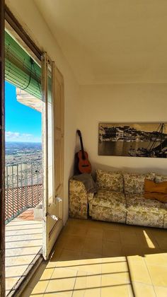 Foto 1 de Casa en venda a travesía Castella de 5 habitacions amb jardí i balcó