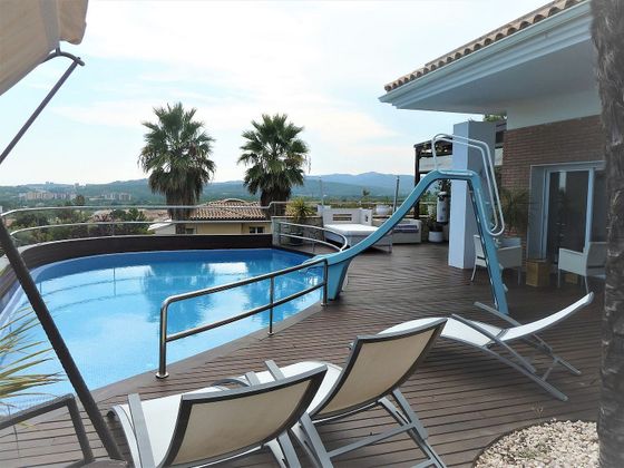 Foto 2 de Venta de chalet en Fenals de 7 habitaciones con terraza y piscina
