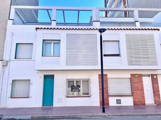 Foto 1 de Venta de casa adosada en calle Josep Pla de 4 habitaciones con terraza y aire acondicionado
