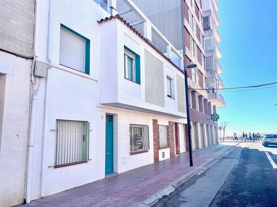 Foto 2 de Casa adossada en venda a calle Josep Pla de 4 habitacions amb terrassa i aire acondicionat