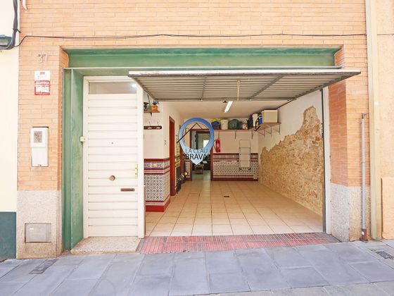 Foto 2 de Casa adossada en venda a calle Algavira de 3 habitacions amb terrassa i garatge